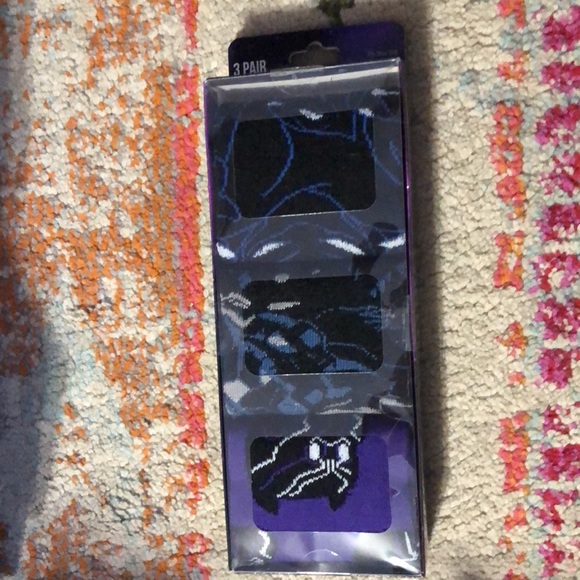 🧜🏼‍♀️3 for $15 item!🧜🏼‍♀️ men’s black panther 3 pair crew socks - Picture 2 of 4